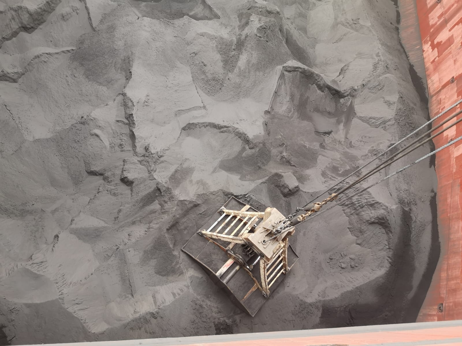 Coal cargo loading